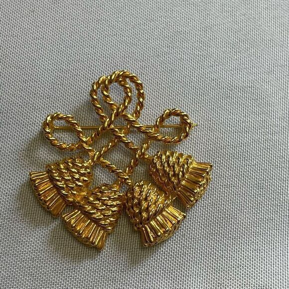 Gold Tone Thistle/Tassel Rope Knot VTG Brooch - Picture 1 of 5